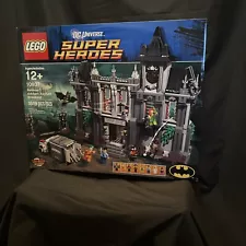 LEGO DC Comics Super Heroes: Batman Arkham Asylum Breakout (10937) New Sealed