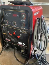 LINCOLN PRECISION TIG 225 TIG /Stick Welder 230 Max Amp Microstart2 Technology