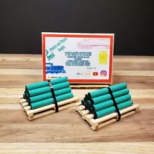 HO-O-S Scale Pallets with turquoise Pipe loads for flatcars and Bulkheads 2pk