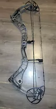 BOWTECH REALM SR6 BOW 29" 70lbs right hand