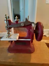 ✨Antique Cast Metal Sewing Machine Toy Small Works Vintage Salesman Size Old✨