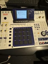 Akai MPC4000 Professional Music Production Center