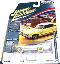 JOHNNY LIGHTNING 2022 MUSCLE CARS 1965 PONTIAC CATALINA 2+2 WHITE LIGHTNING