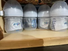 Lot Of 2 Infant Feeding baby bottles Avent 4oz