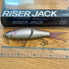 Fish Arrow × DRT RiSER JACK #906