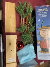 ORIGINAL PEANUTS/CHARLIE BROWN CHRISTMAS TREE 18" W/BLANKET,ORNAMENT AND STAND