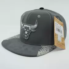 MENS MITCHELL & NESS NBA DAY 5 SNAPBACK BULLS - GREY