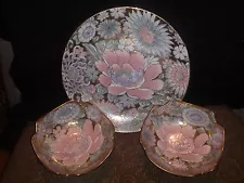 BEAUTIFUL MATCHING SET OF 3 GOLDEN PEONY PORCELAIN DISPLAY BOWLS & PLATE