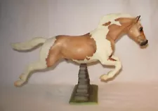 Breyer horse jumper jumping palomino paint with stand excellent condition