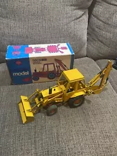 Gescha Case 580B Construction King Loader Tractor Backhoe 1:16 Diecast w/ Box