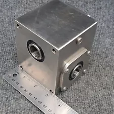 1:1 Gearbox Right Angle Stainless Steel 3/4"Input 3/4"Output No Tag No Name 9lbs