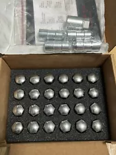 GM OEM M14x1.5 45mm Set Of 24 Lug Nuts With Wheel Locks For GMC Cadillac Chevy