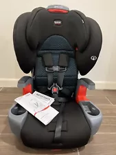 Britax Safety Seat BRAND NEW Grow with You CF Teal Harness2Booster MFD 1/27/23