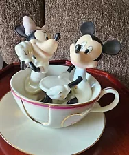 Disney lenox Showcase Mickey's teacup.