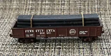 N-Scale Gondola weathered with pipe load PENNSYLVANIA