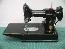 1956 SINGER 222K FEATHERWEIGHT SEWING MACHINE 222 EL184364