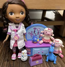 Doc McStuffins Playset, 1 Doll + 5 Figures (2 Lambys), Exam Bag + Busybook