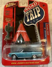 Johnny Lightning Road Trip USA 1962 Convertible Lincoln Continental