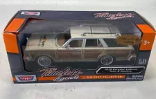 Motormax 1979 Chrysler LeBaron Town & Country Tan Timeless Classics Die Cast