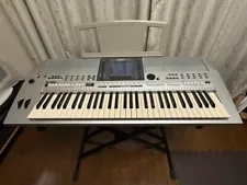 Yamaha PSR-S700 keyboard w/case