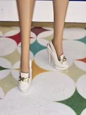 Integrity Toys LEGENDARY CONVENTION Off-white Heels Only