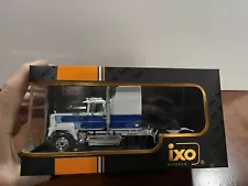 NEW IXO 1:43 1985 MACK SUPERLINER MAGNUM SLEEPER CAB/TRACTOR . BLUE/WHITE. (25)