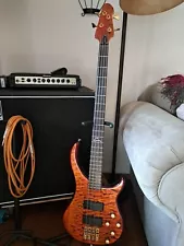 Peavey Cirrus BXP Bass Guitar.