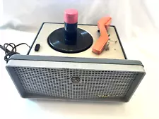 VINTAGE RCA 7-EY-2JJ 45 RPM RECORD PLAYER - RUNS = PINK TRIM