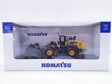 UNIVERSAL HOBBIES KOMATSU 1/50 scale WA475-10 Wheel loader w/ High Dump Bucket