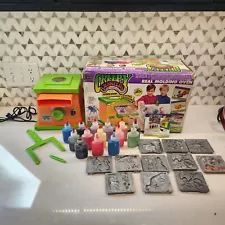 Vintage ‘93 Magic Maker CREEPY CRAWLERS Workshop 11 Molds + Goop 1990's WORKING