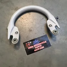 08-21 SUZUKI HAYABUSA GRAB BAR WHITE 46211-15H01