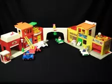 Vintage Fisher Price Little People Play Family Village Complete 35 Piece Set 997