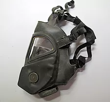 Riot Control Agent Gas Mask & carrier.one lens cracked. NO FOREIGN SALES