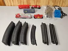 Vintage Life Like HO Sante Fe Engine Caboose 3 Cars Train Set Tracks Transformer