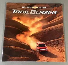 2002 Chevrolet Chevy Trailblazer Original Sales Brochure Catalog