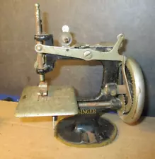 Antique 1920s Singer Model 20 Child's Sewing Machine - Hand Crank