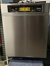 Miele 24” Futura Diamond Dishwasher G5915