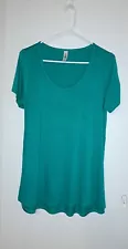 LuLaRoe Ladies Green Hi-Lo Tshirt. Size Small