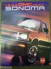 MINT 1992 GMC TRUCK SONOMA 22 PAGE SALES BROCHURE NEW (231)