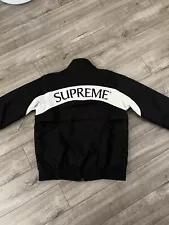 Pre-owned supreme windbreaker jacket Size Medium