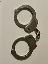 Generic handcuffs, No Key