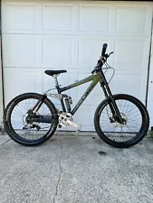 Kona Stinky Mountain Bike, Full Suspension Bicycle, Downhill, 26” Size Large,