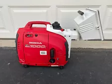 Honda EU1000i 1000 Watt 1.8 HP Generator Inverter with Light