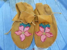 Vintage Native North American Indian Handmade Glass Beaded Leather Moccasins