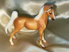 Breyer Stablemates -- Saddlebred Horse - Palomino - Pre 2009