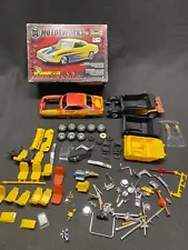 Revell '69 Camaro Z/28 Motorworks Model 1/24 Kit Muscle Car 1969 Extra Parts