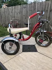 Schwinn Deluxe Lil Sting Ray Tricycle Toddler/Kids- 2-4 Classic Red. Apple Krate