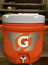 Gatorade 7 Gallon Team Water Cooler Model 1655 Made in USA Rubbermaid