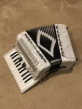 Beautiful SofiaMari accordion, amazing condition, 48 bass, great for beginners!