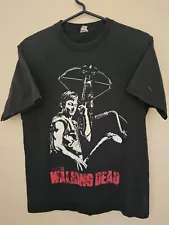 The Walking Dead 2013 Shirt Size Medium Daryl Dixon Crossbow - 18.5" X 25"